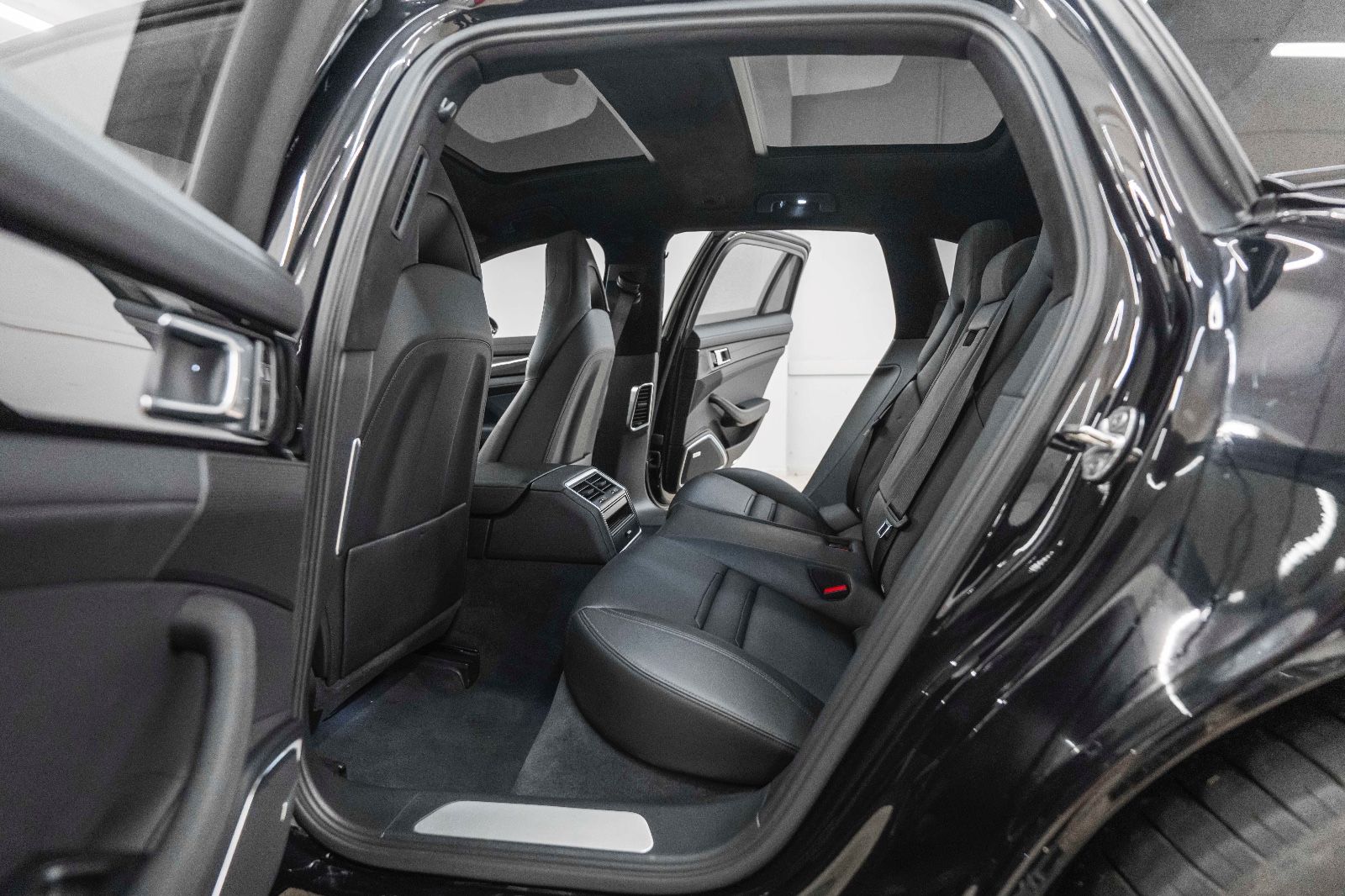 Fahrzeugabbildung Porsche Panamera Sport Turismo 4 E-Hybrid BOSE 360° LED