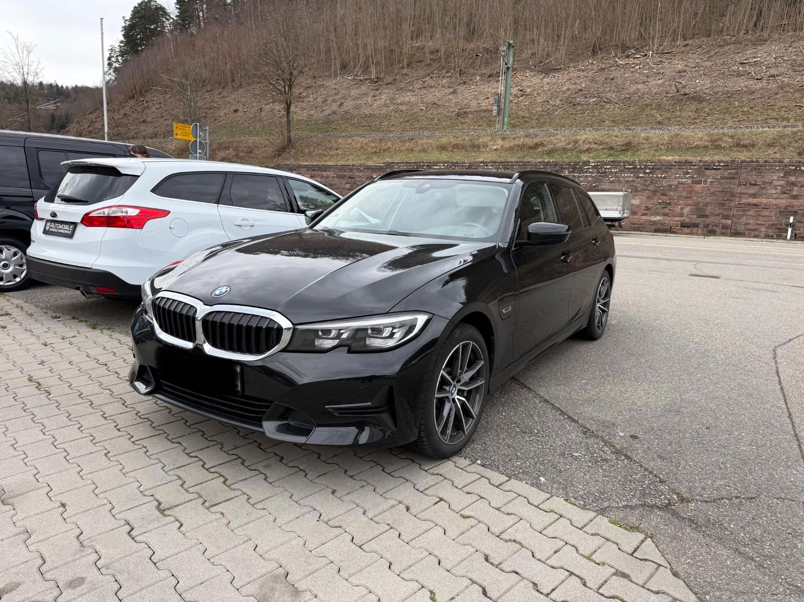 BMW 330e Touring xDrive Sport Line