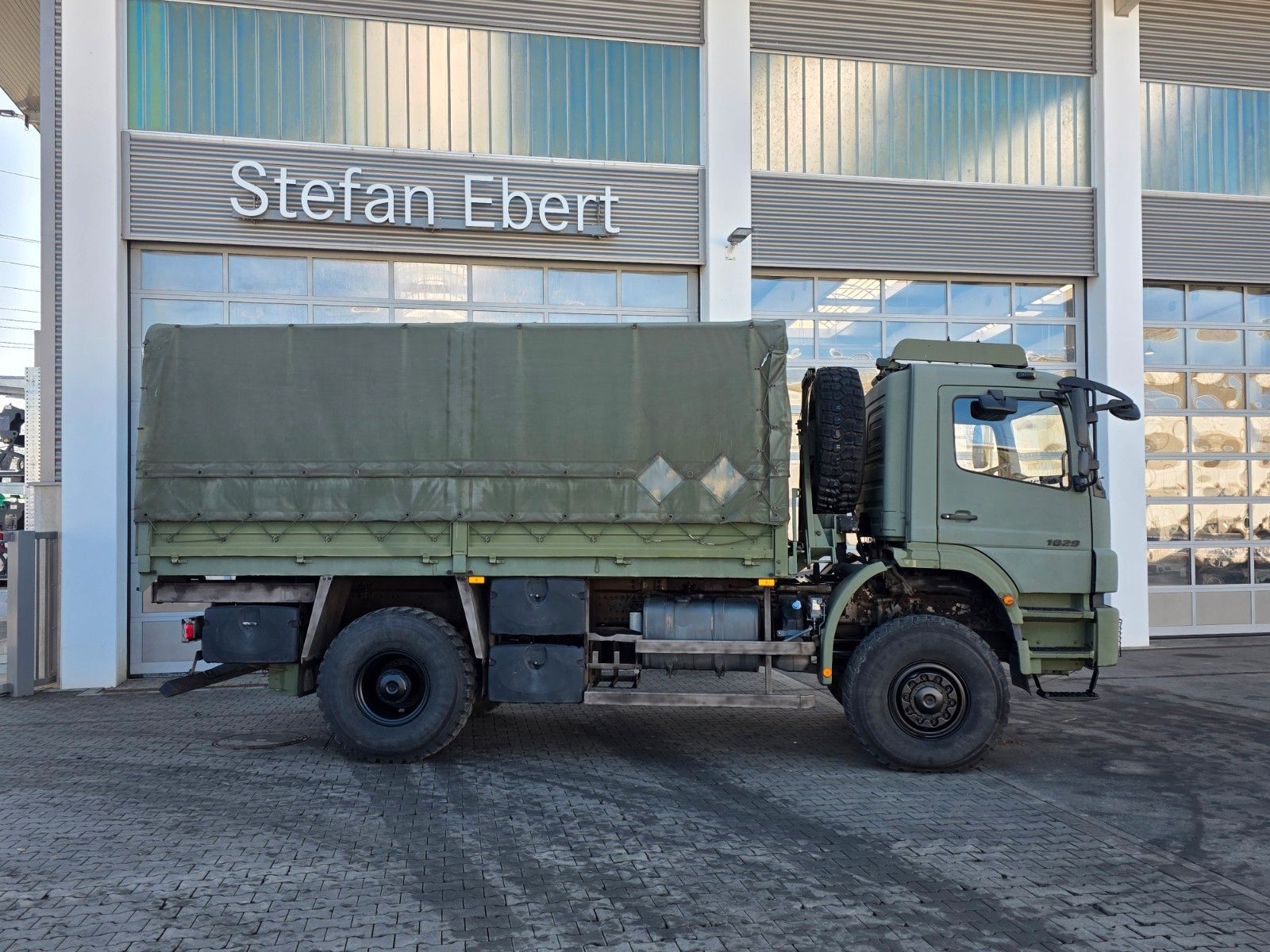Fahrzeugabbildung Mercedes-Benz Axor 1829 A 4x4 Klima Standheizung 3 Sitze