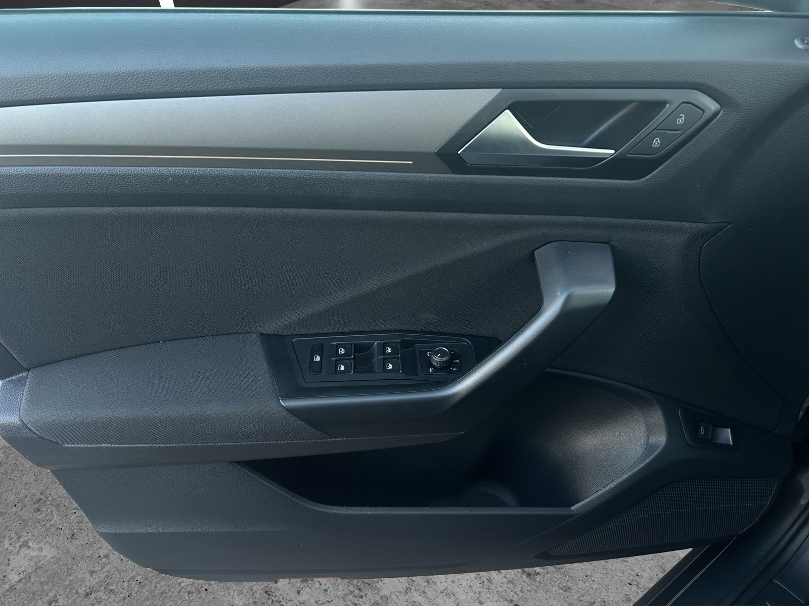 Fahrzeugabbildung Volkswagen T-Roc Style TSI DSG SHZ PDC WeConnect Navi