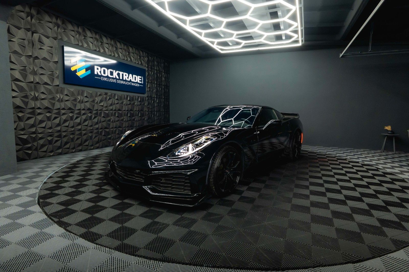 Fahrzeugabbildung Corvette C7 6.2 V8 Stingray 3LT Z06-Design Targa Perform.
