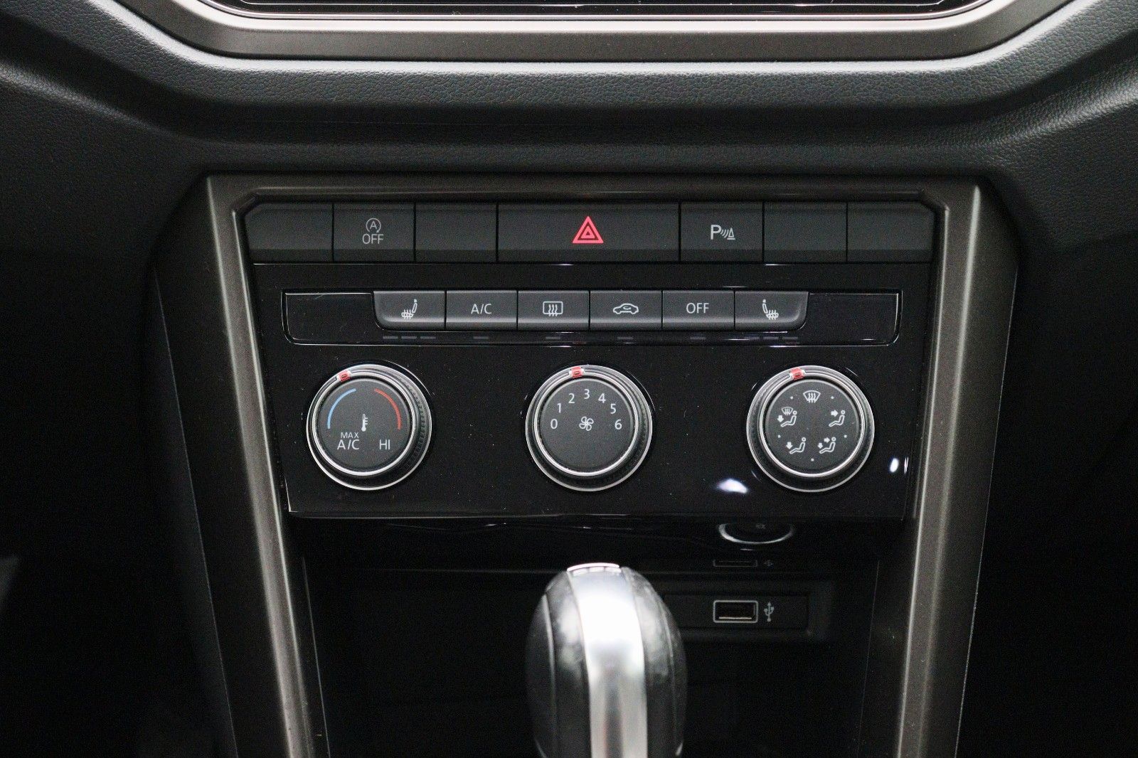 Fahrzeugabbildung Volkswagen T-Roc 2.0 TDI  ACC Navi Kamera LEDER LED