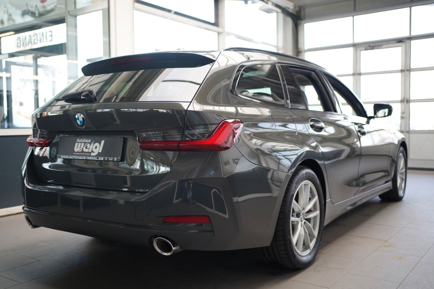 Fahrzeugabbildung BMW 320iA+Komfortzug. +DrivingAssist+PanoramaGlasdac