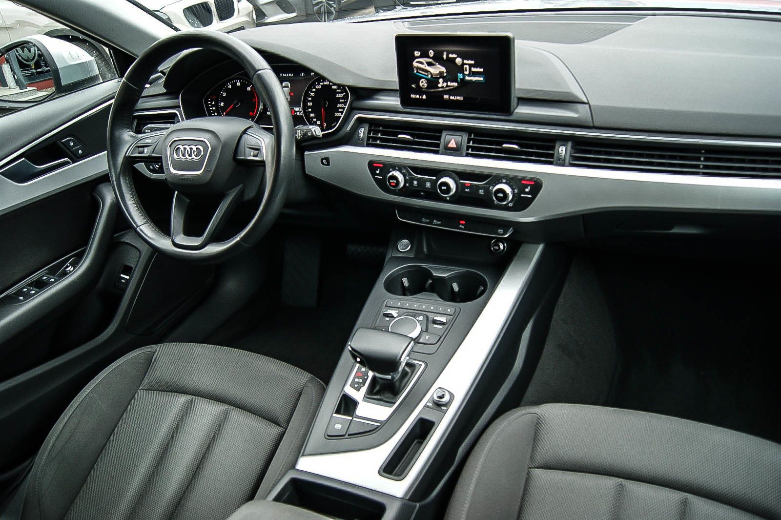 Fahrzeugabbildung Audi A4 Avant 14TFSI S-Tronic NAVI XENON ANHÄNGERKPLG