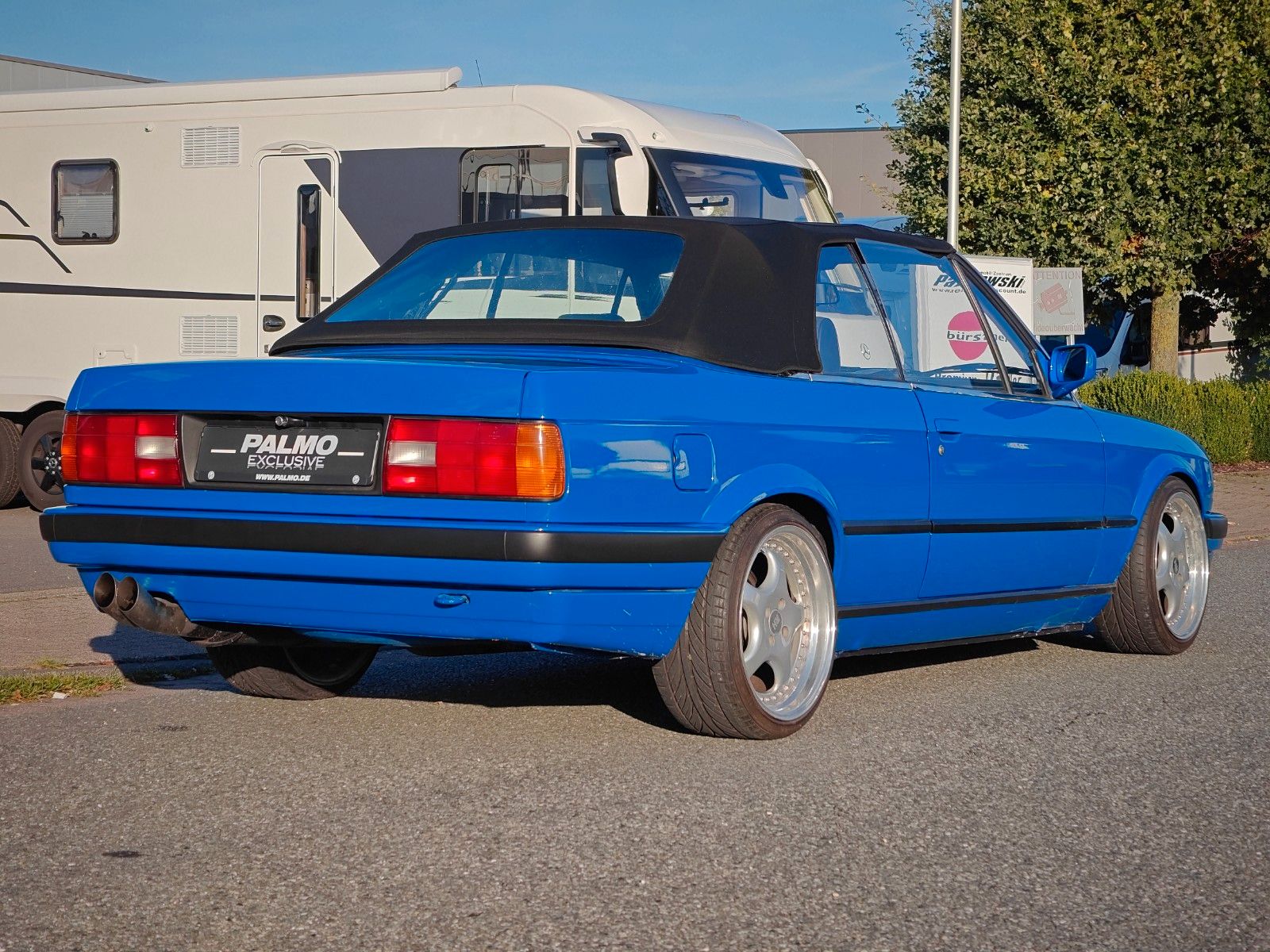 Fahrzeugabbildung BMW 318i Cabrio E30 - Lack NEU, Verdeck NEU