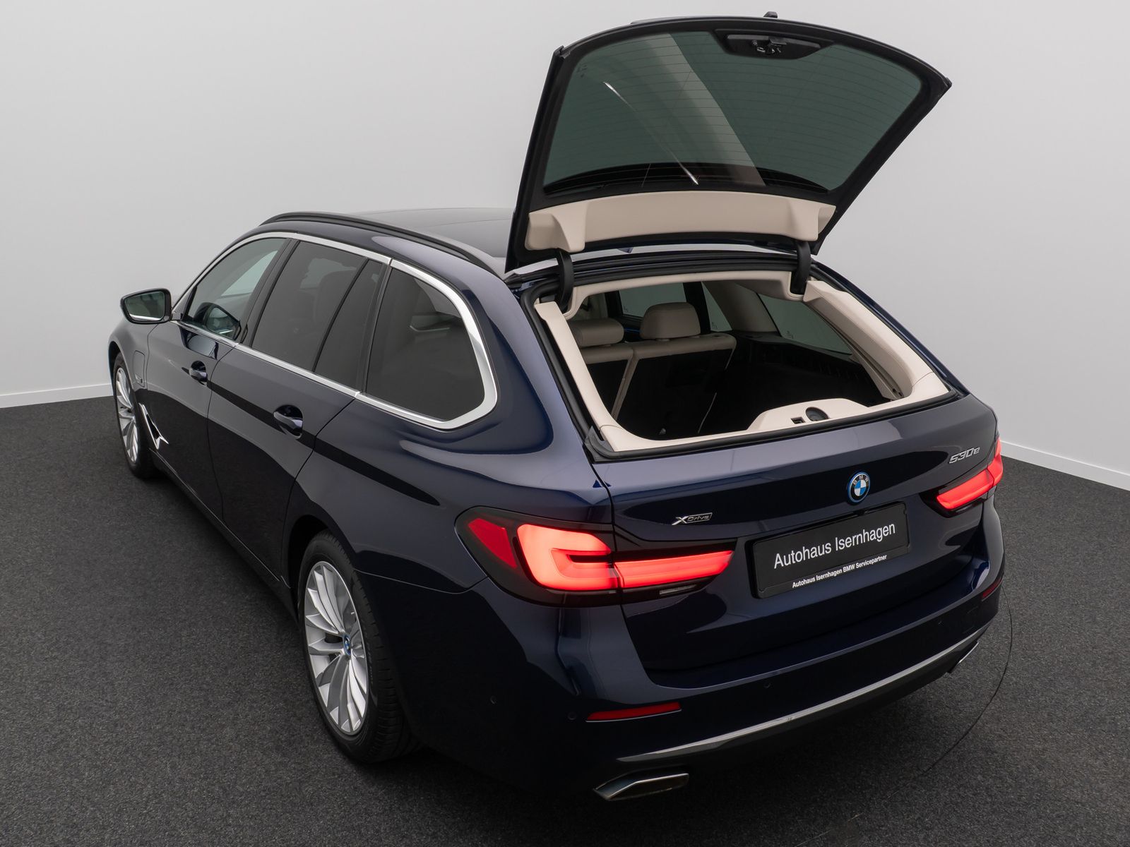 Fahrzeugabbildung BMW 530e xD  Luxury Line ACC Laser DAB Kamera Memory