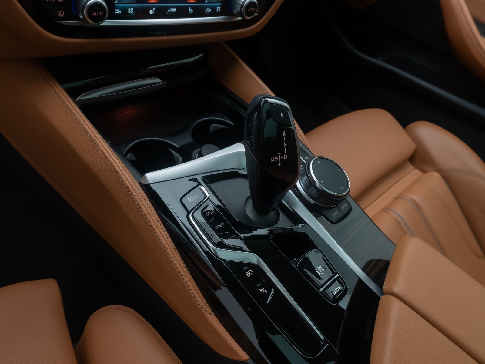 Fahrzeugabbildung BMW 530e Luxury Line Panorama Kamera Laser HUD DAB