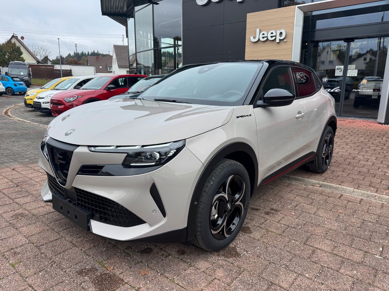 Fahrzeugabbildung Alfa Romeo Junior Ibrida Benzin Speciale 145PS Navi Kamera