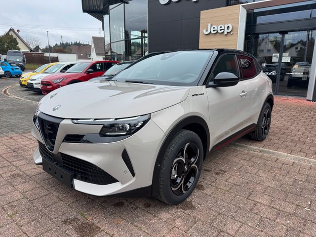Alfa Romeo Junior Ibrida Benzin Speciale 145PS Navi Kamera