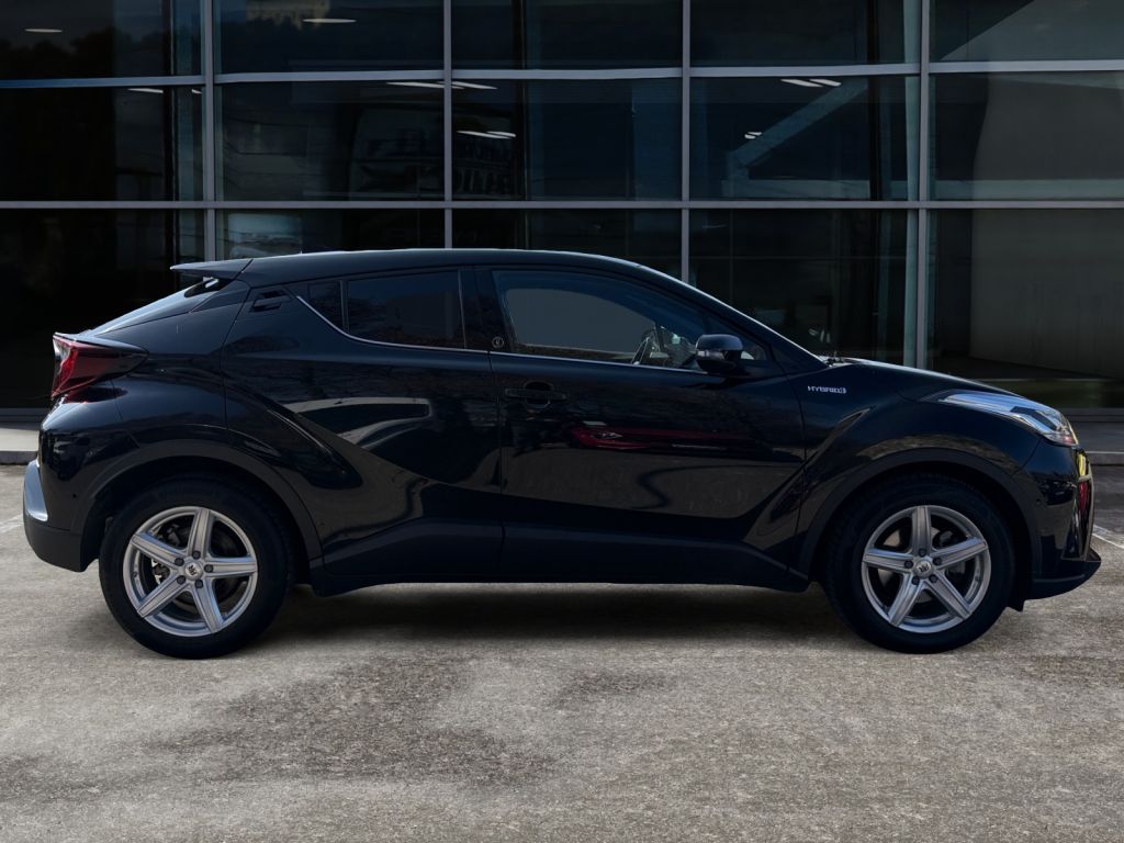 Fahrzeugabbildung Toyota C-HR 2.0 Hybrid Team Deutschland
