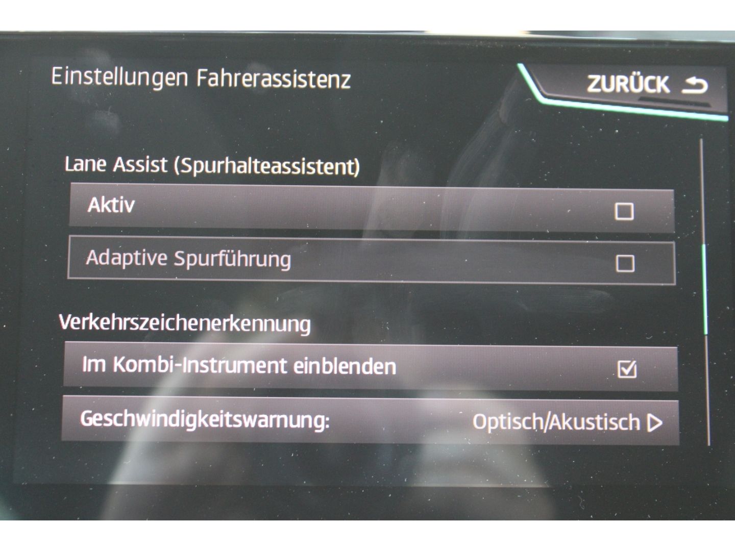 Fahrzeugabbildung SEAT Ateca 4Drive FR ACC LED Pano RFK Full Link AHK W
