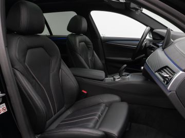 Fahrzeugabbildung BMW 530d Tour Luxury Line AHK Pano H/K Kamera DAB