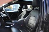 Jaguar F-Pace 2.0t AWD Portfolio | Pano | AHK | Cold kl - schwarze Jaguar F-Pace
