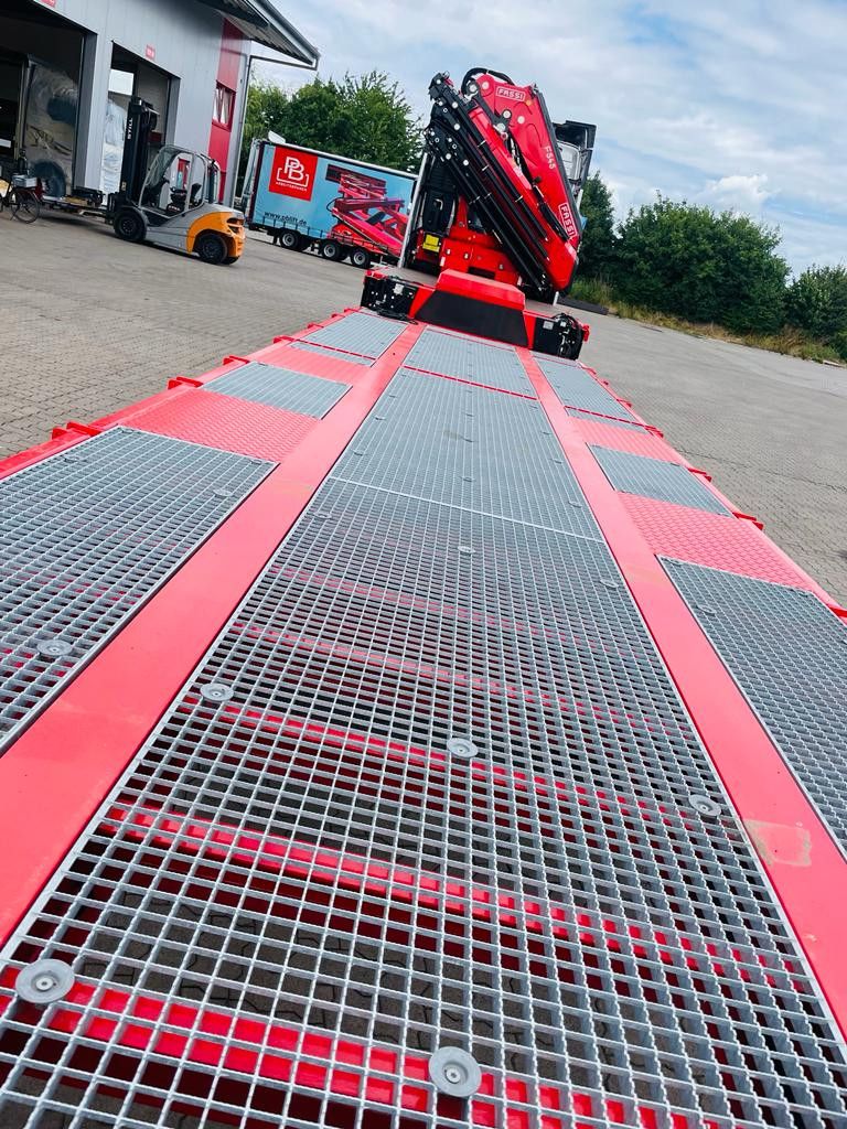 Fahrzeugabbildung Andere Wiese Stufensattel Tieflader mit Kran Fassi F545