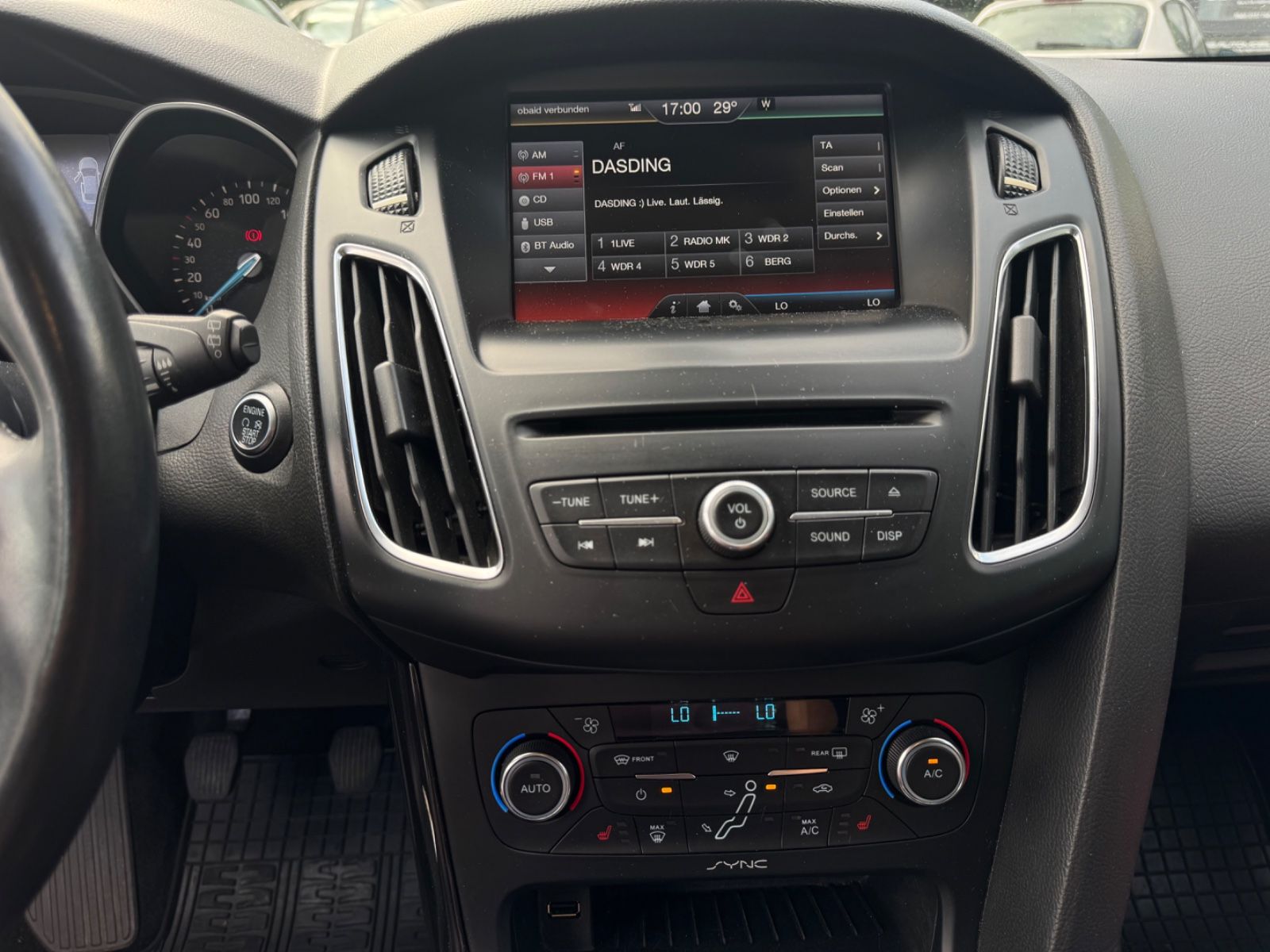 Fahrzeugabbildung Ford Focus Turnier Titanium*Klimaauto*SH gepflegt*