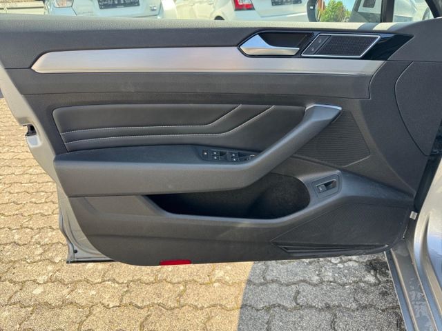 Passat Elegance 4Motion 2.0 TDI AHK Head-Up Lede