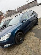 Skoda Octavia 1.6 TDI 4x4 Ambiente - Skoda Octavia mit Diesel-Antrieb: Allradantrieb, Kombi, 1.6