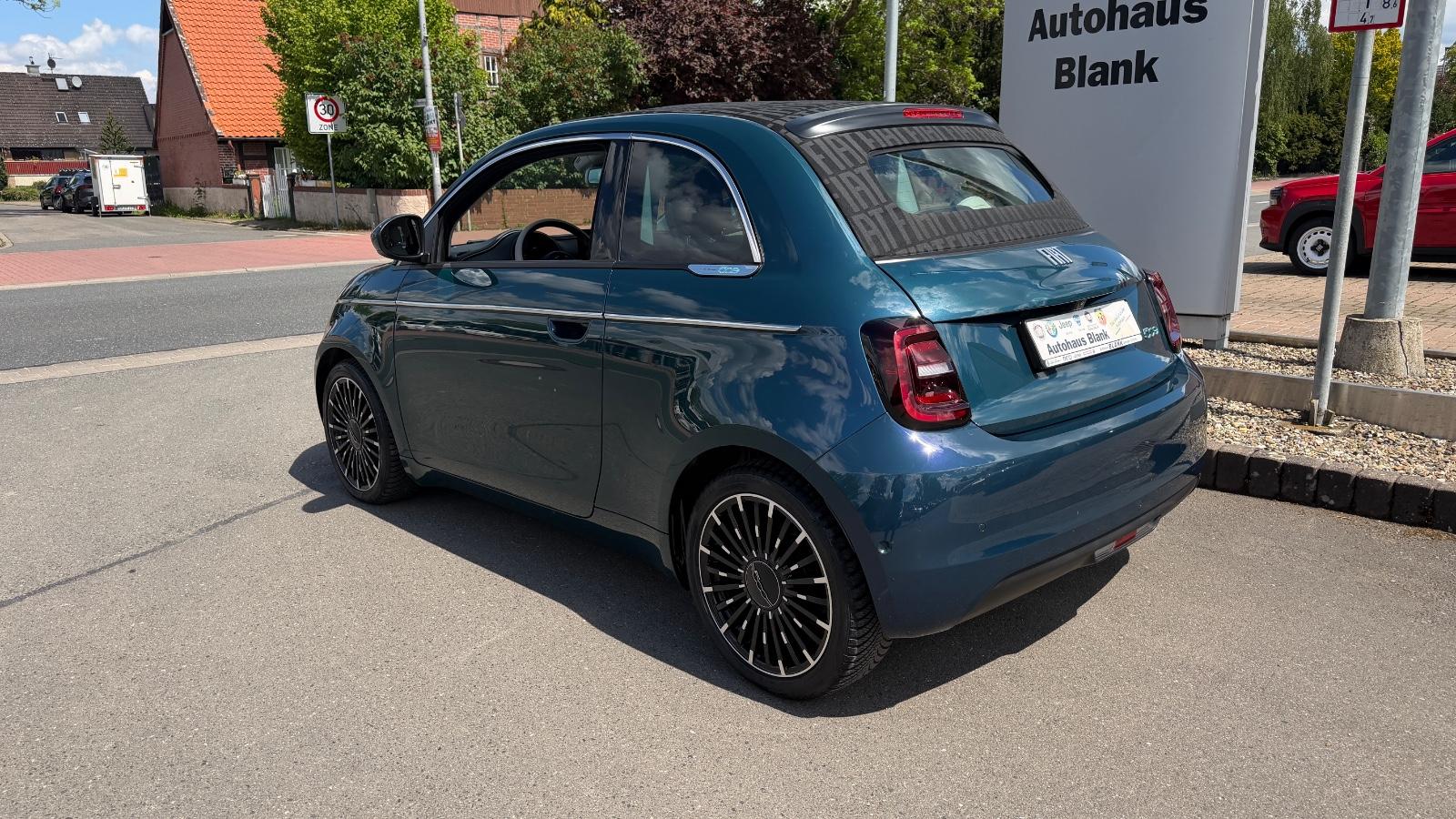 Fiat 500e Cabrio La Prima