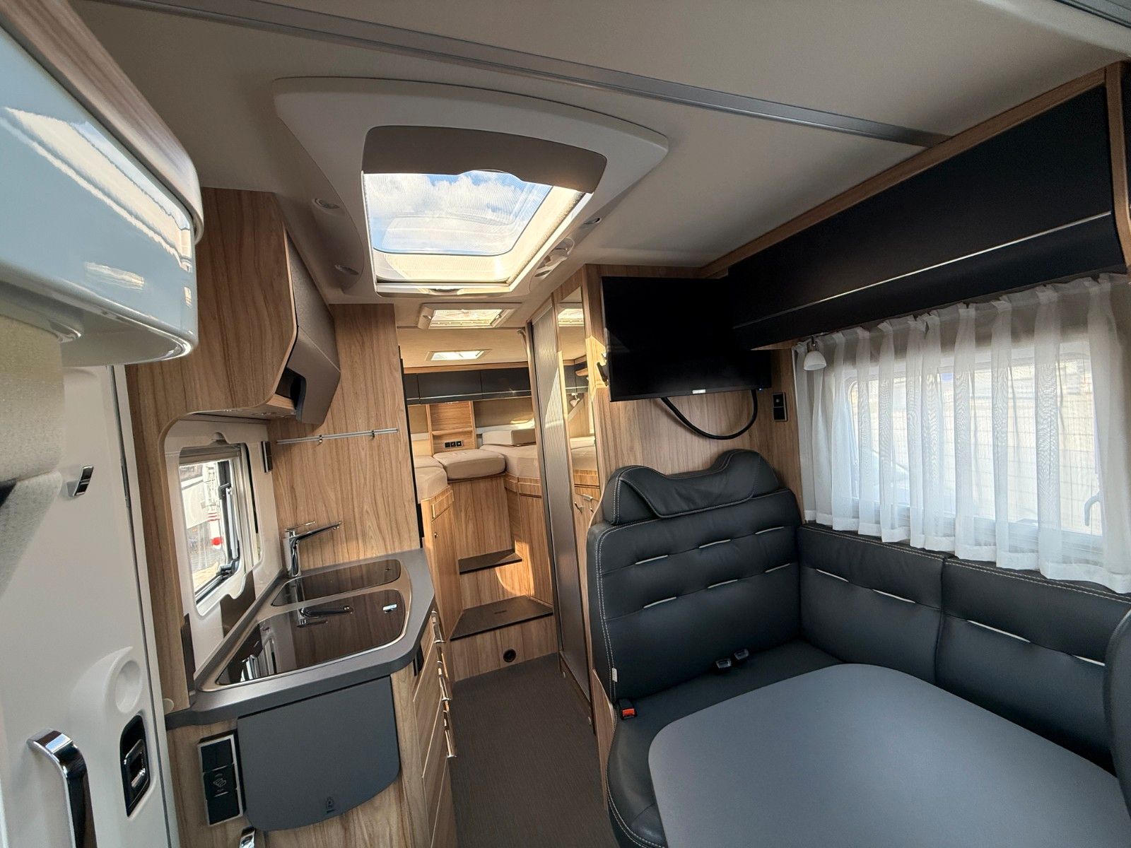 Fahrzeugabbildung HYMER / ERIBA / HYMERCAR MLT 570 Crossover V 6 190 PS