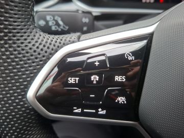 Volkswagen T-Roc R-Line 1.5 TSI °LED°Navi°RFK°ACC°SHZ°AAC°