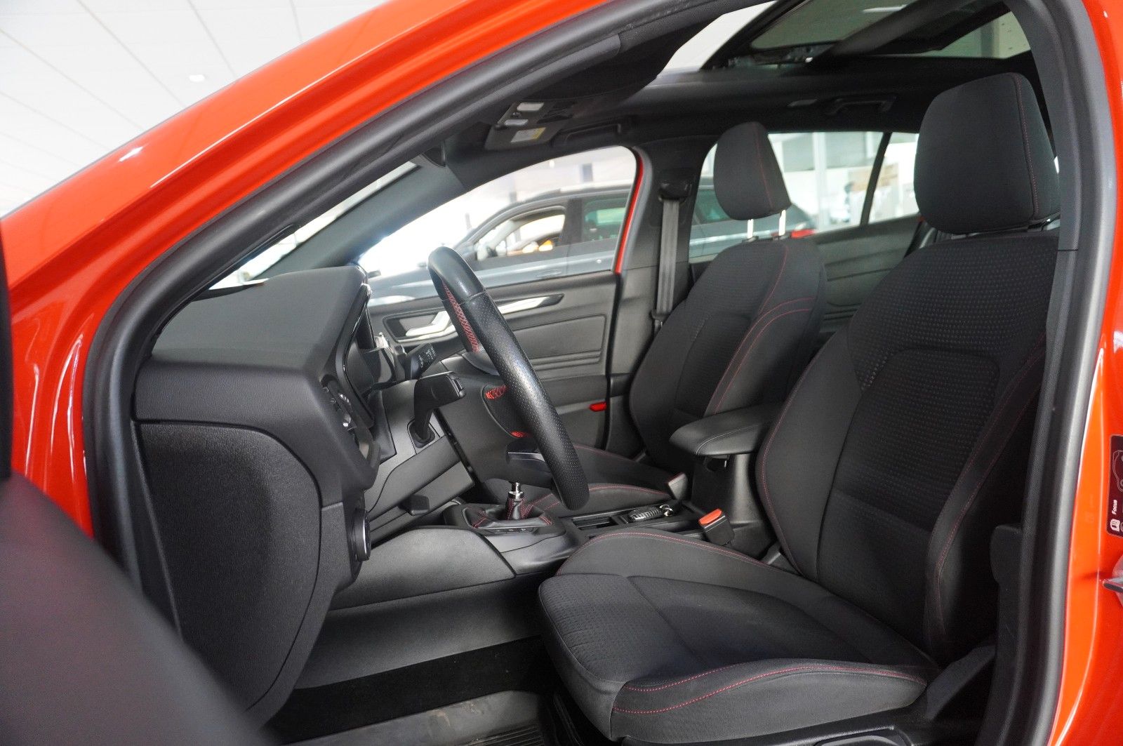 Fahrzeugabbildung Ford Focus 1,0 ST LINE SPORT NAVI/LED/KAMERA/PANO./SH