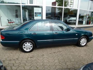Mercedes E 230 - 6