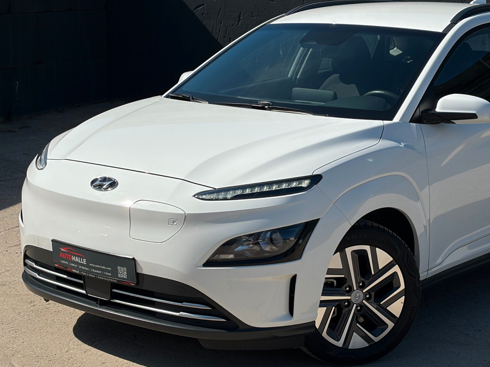 Fahrzeugabbildung Hyundai KONA E Select SHZ LHZ ACC LKA LFA Navi CarPlay
