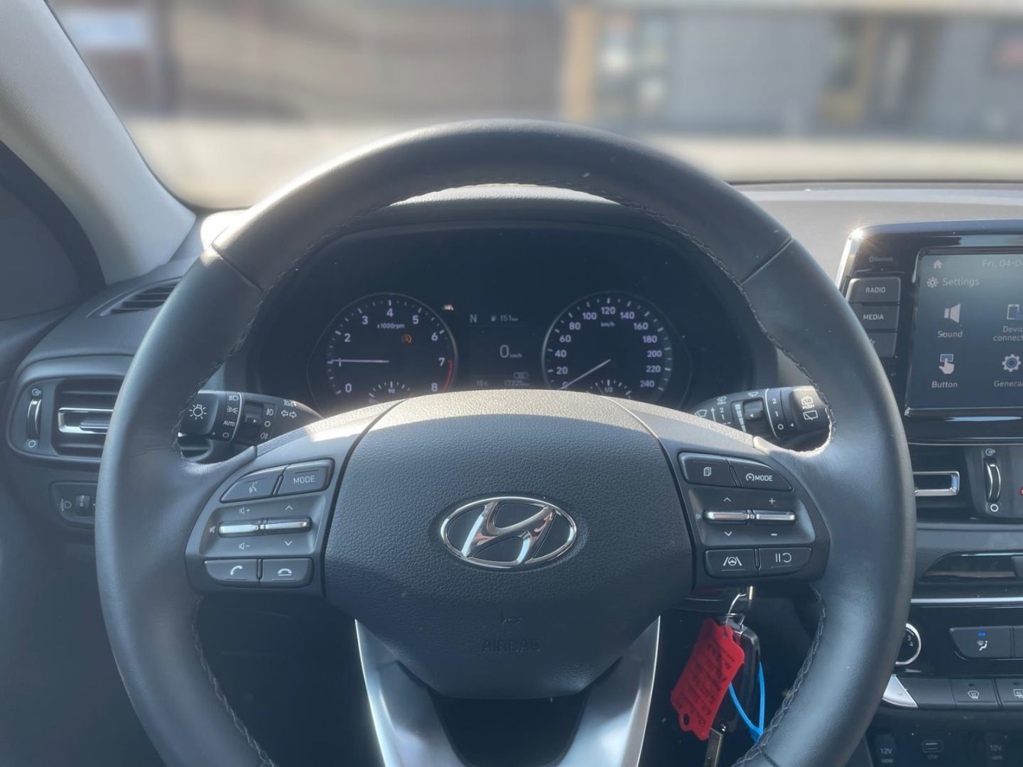 Fahrzeugabbildung Hyundai i30 1.0T Select Mild-Hybrid (48V) Allwetterreife