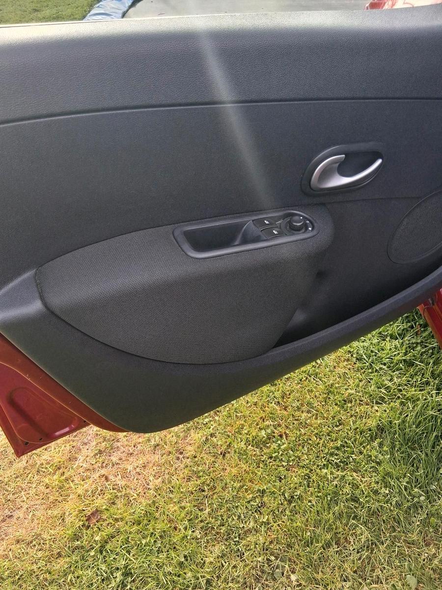 Renault Clio 2011 — photo 10