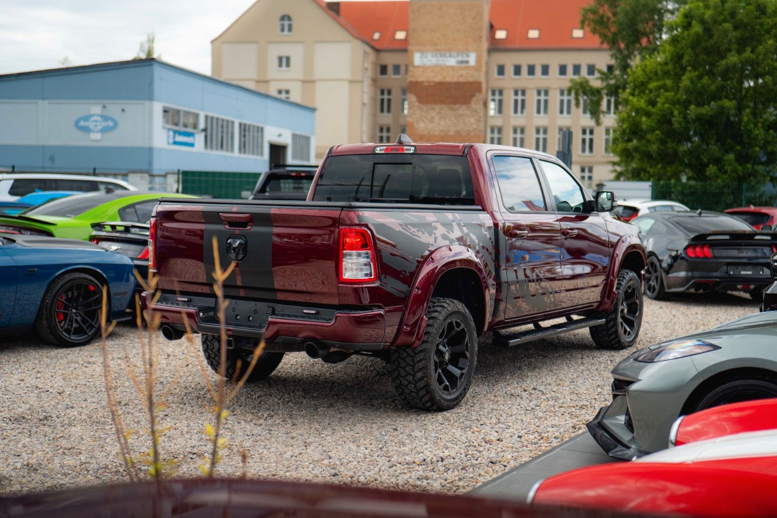 Fahrzeugabbildung Dodge RAM 5.7 V8 HEMI 4x4 OFFROAD Night-Paket *LED*19%