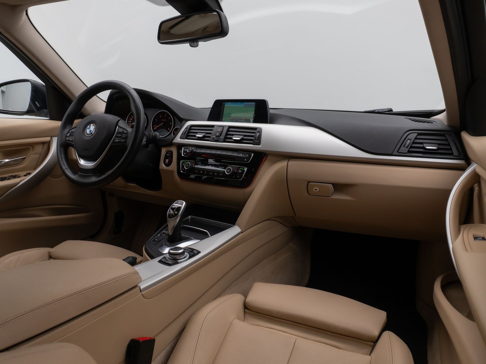 Fahrzeugabbildung BMW 320d xD PDC HUD Lenkrhzg Stop&Go Alarm Komfort