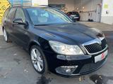 Skoda Octavia 2.0 TDI Combi RS DSG Klima PDC SHZ - Skoda Octavia: Schwarz