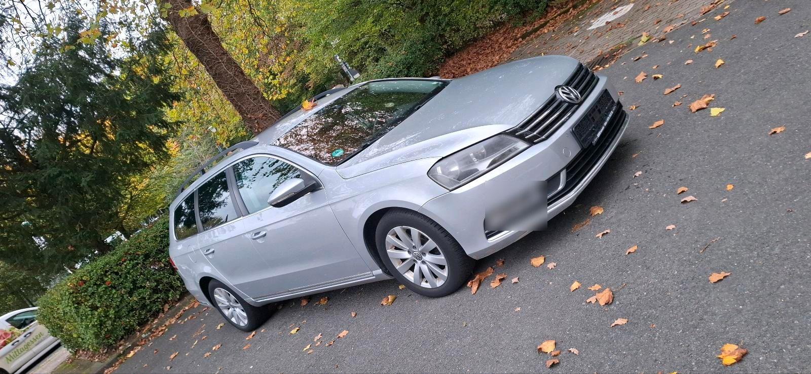 Volkswagen Passat 2012 — interior