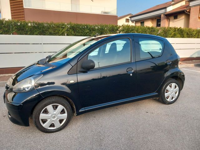 Toyota Aygo 1.0 12V VVT-i 5 porte Now Connect NE