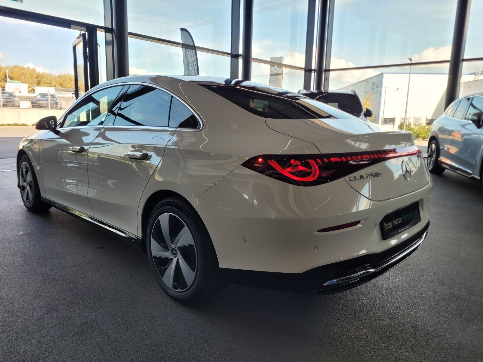 Mercedes-Benz CLA 250 EQ ADVANCED PARKING ASSIST DISTRONIC foto 3