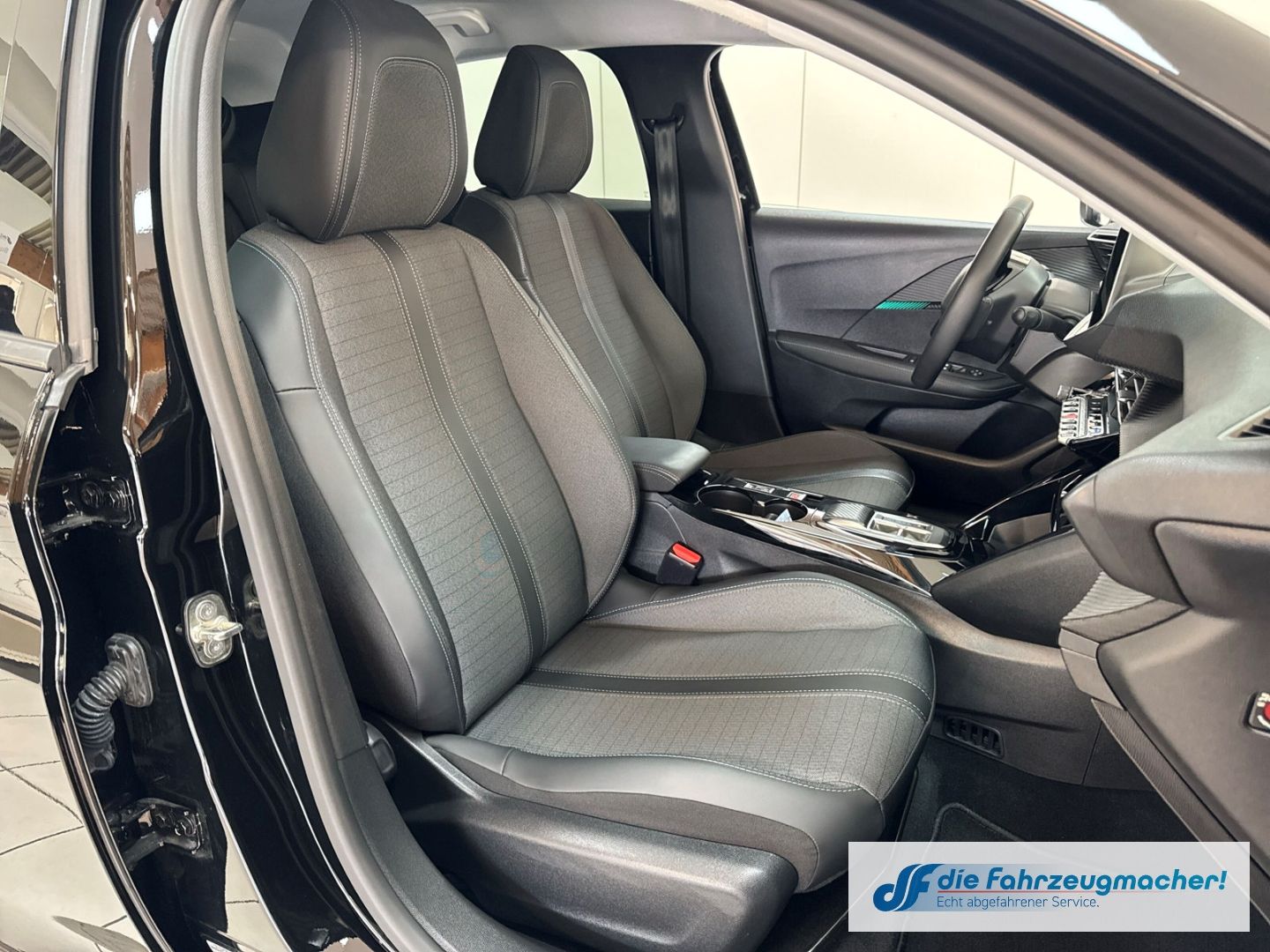Fahrzeugabbildung Peugeot 208 e- Allure Navi Digitales Cockpit LED Apple C