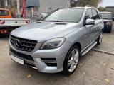 Mercedes-Benz ML 350 CDI BlueTec.AMG.Panodach.360°-Kamera - Mercedes-Benz ML 350 in Berlin