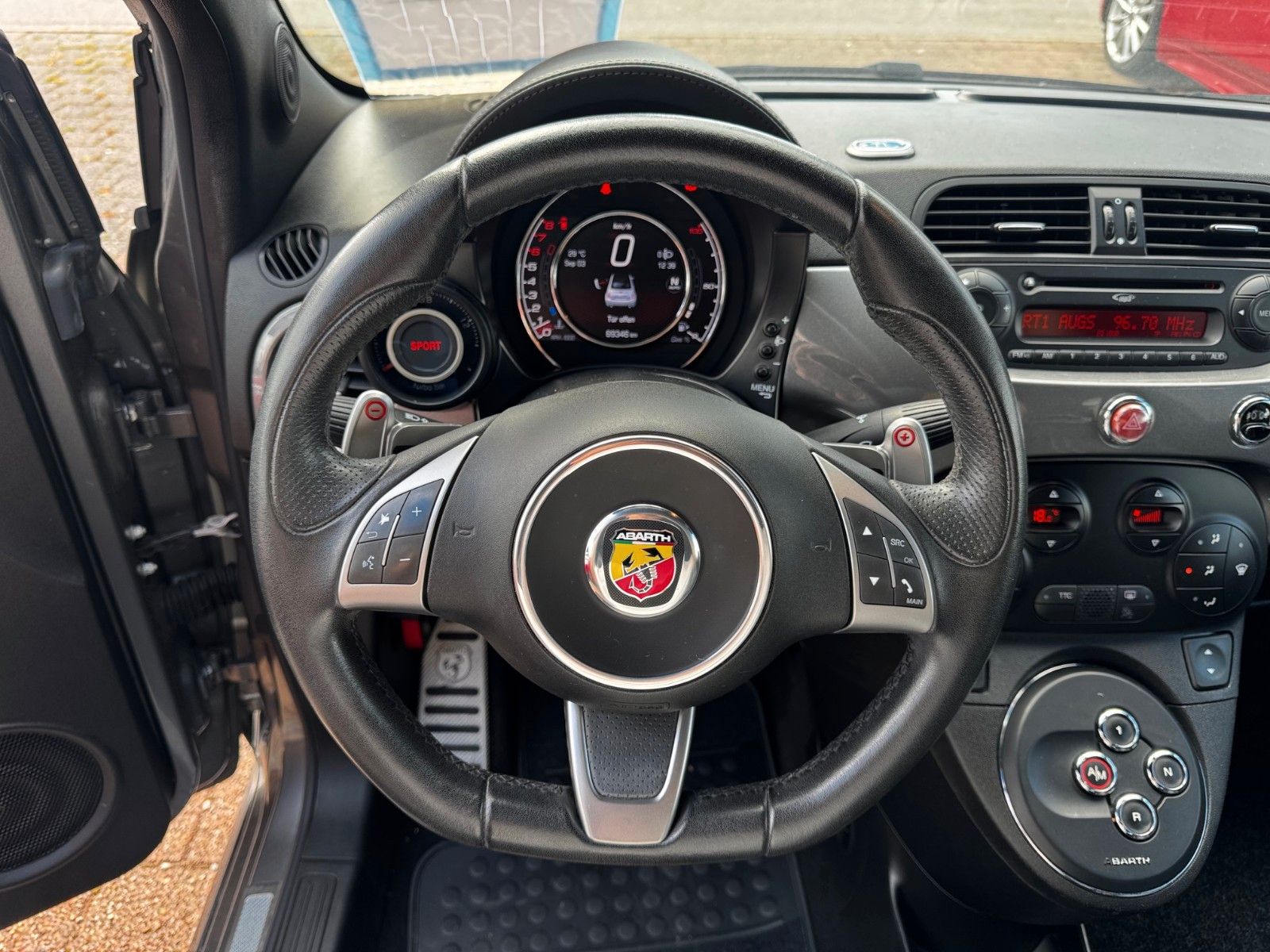 Fahrzeugabbildung Abarth 595C Turismo 1.4 T-Jet 16V Cabrio Automatik