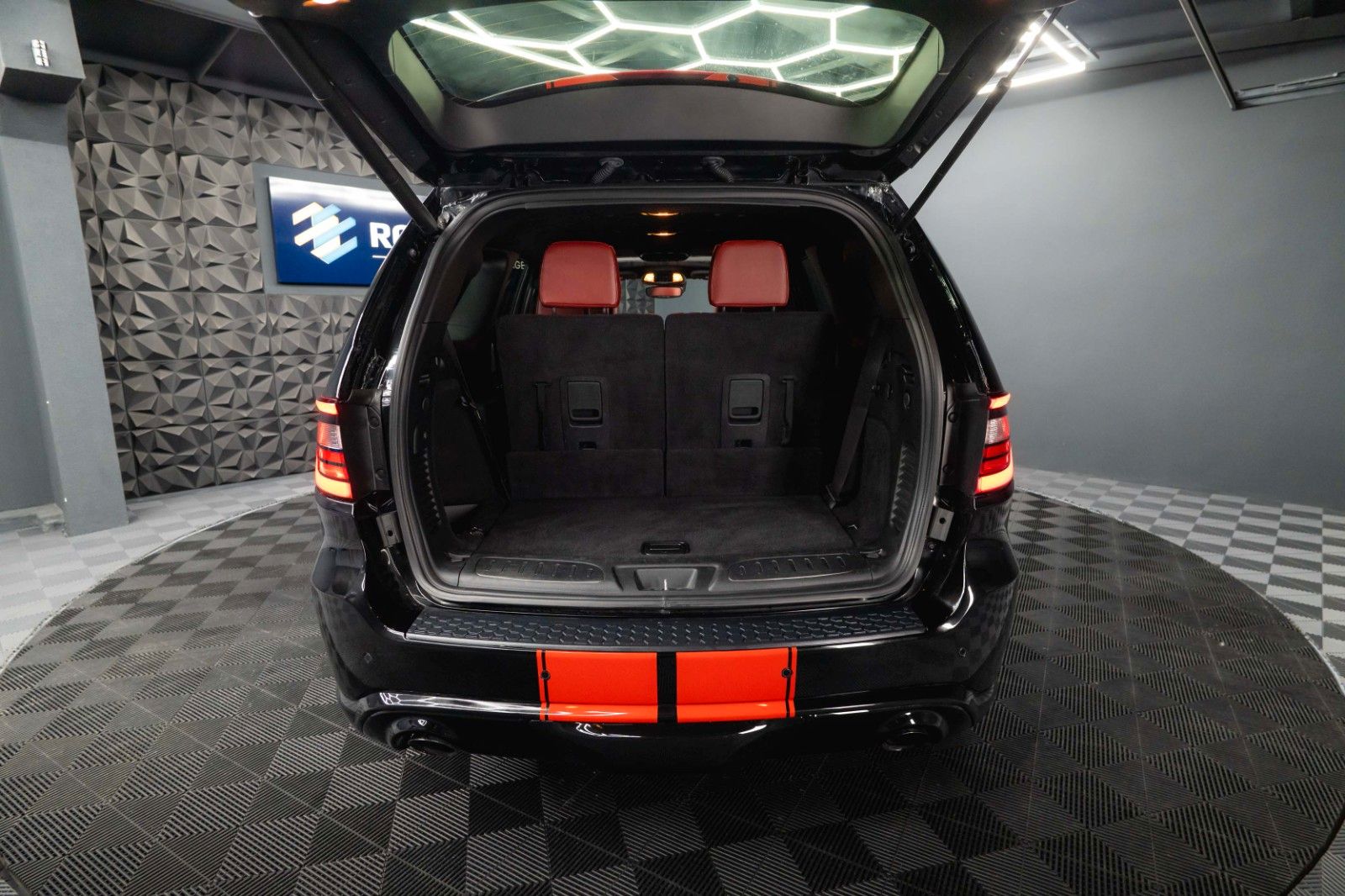 Fahrzeugabbildung Dodge Durango 6.4 V8 SRT Performance 4x4 Night-Paket