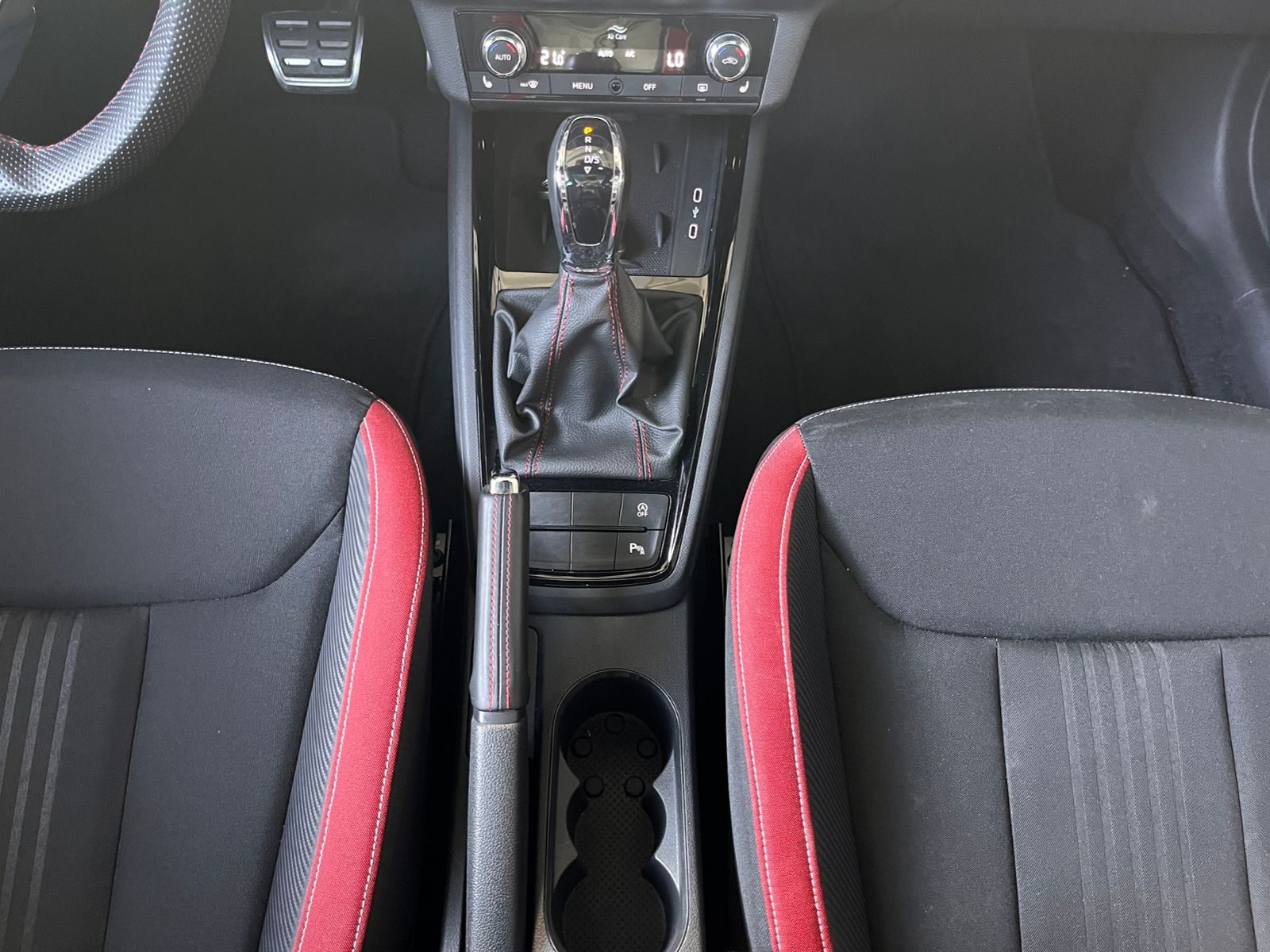 Fahrzeugabbildung SKODA Kamiq Monte Carlo PANO LED NAVI ALU