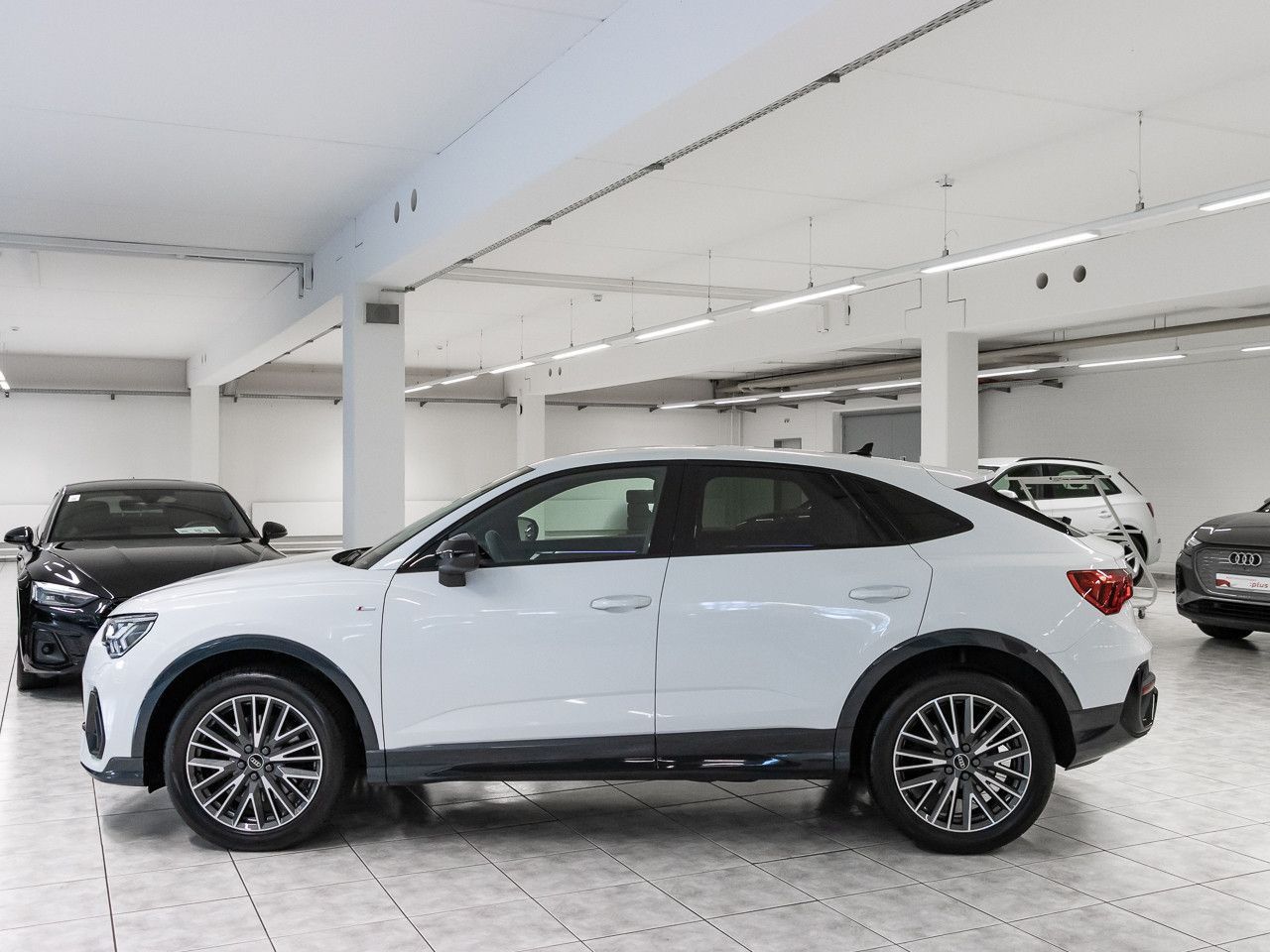 Audi Q3 Sportback 40 TDI qu S line AHK Matrix SONOS foto 3