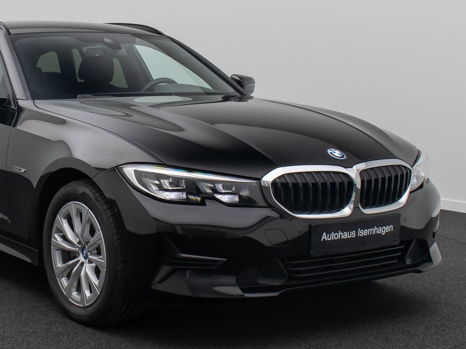 Fahrzeugabbildung BMW 320e Kamera HiFi DAB Alarm AHK Geschwindigkeitsr