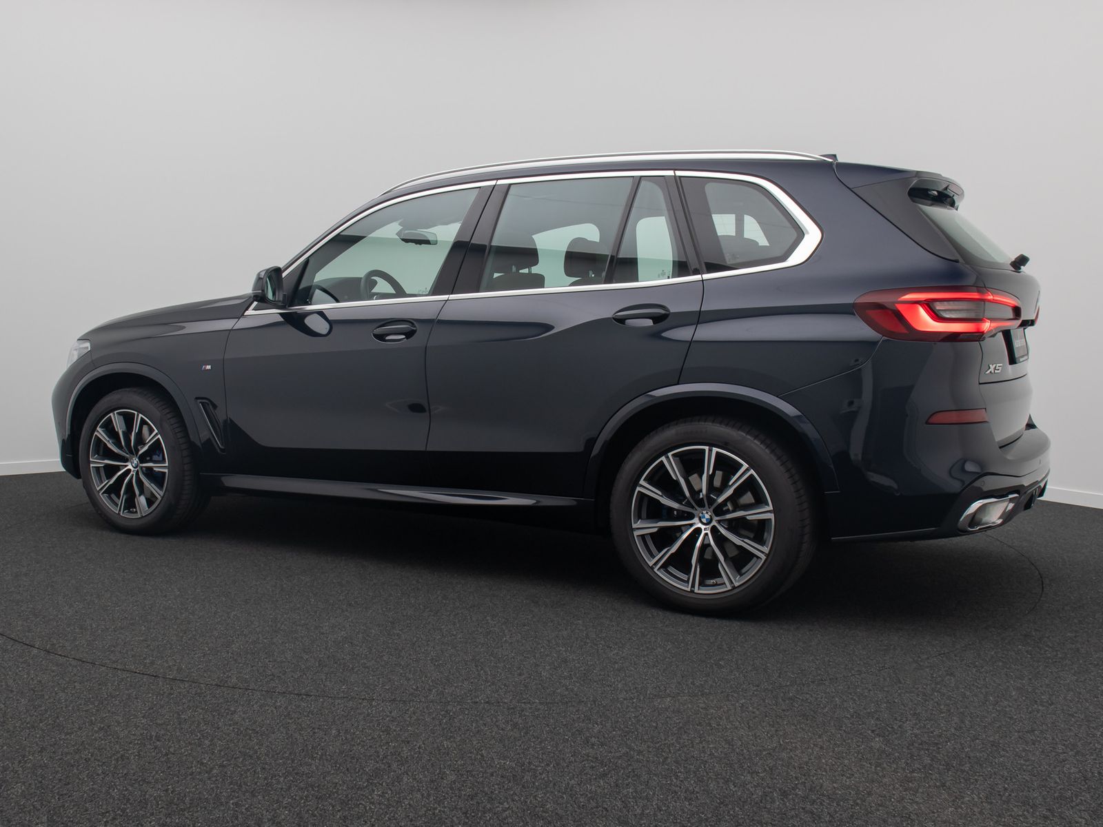 Fahrzeugabbildung BMW X5 xD40i M Sport Panorama 360°HUD Laser DAB HiFi