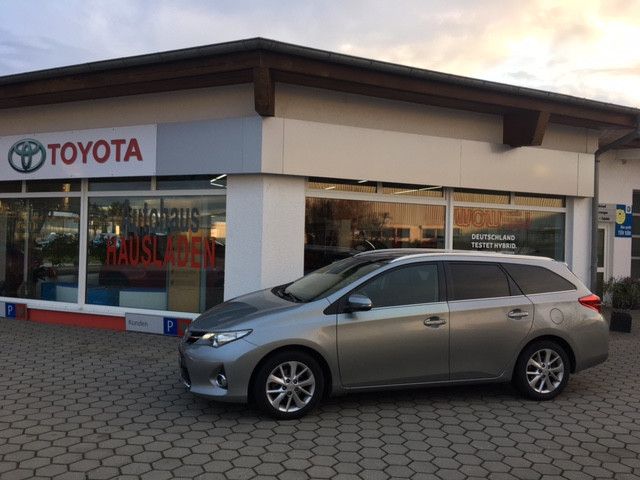 Toyota Auris Touring Sports Life+