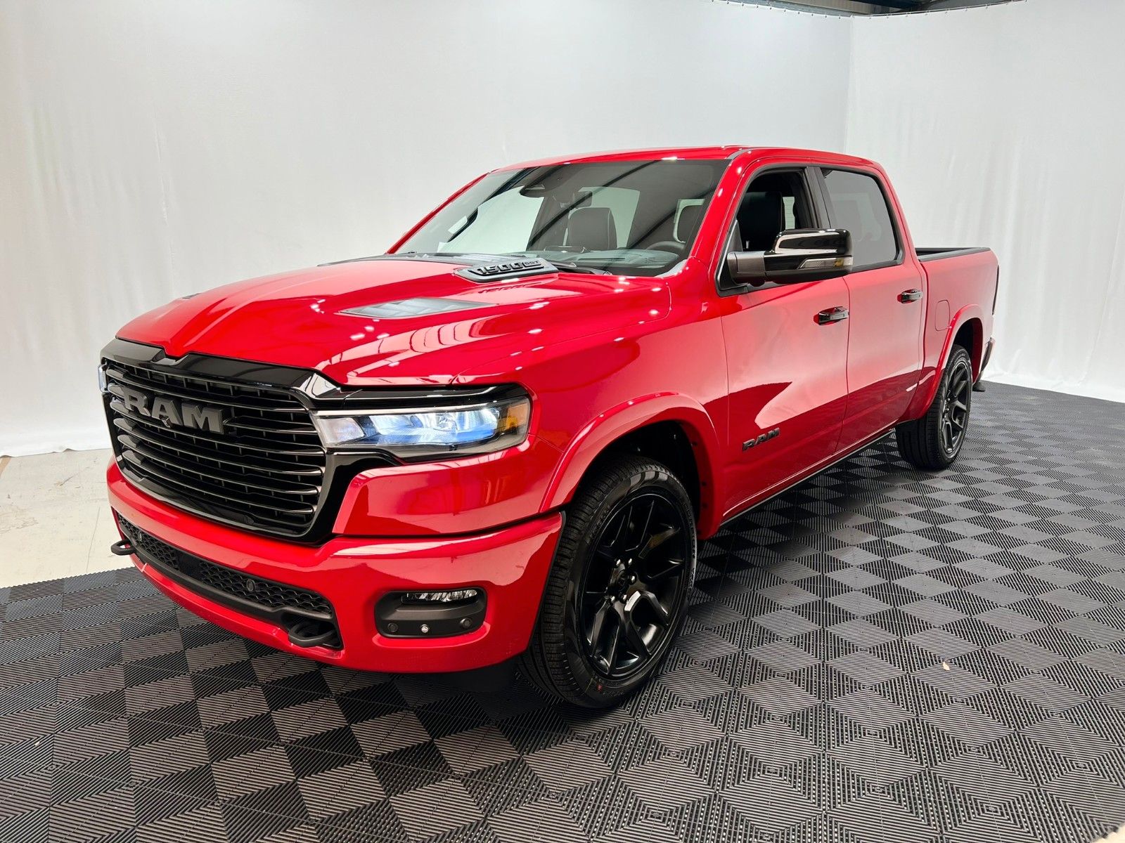 Fahrzeugabbildung Dodge RAM 1500 Laramie Night Premium, LUFT*AKTION*
