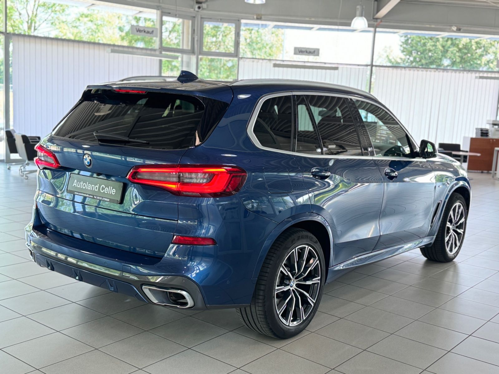 Fahrzeugabbildung BMW X5 xD30d M Sport Panoram Kamera HUD H/K DisplKey