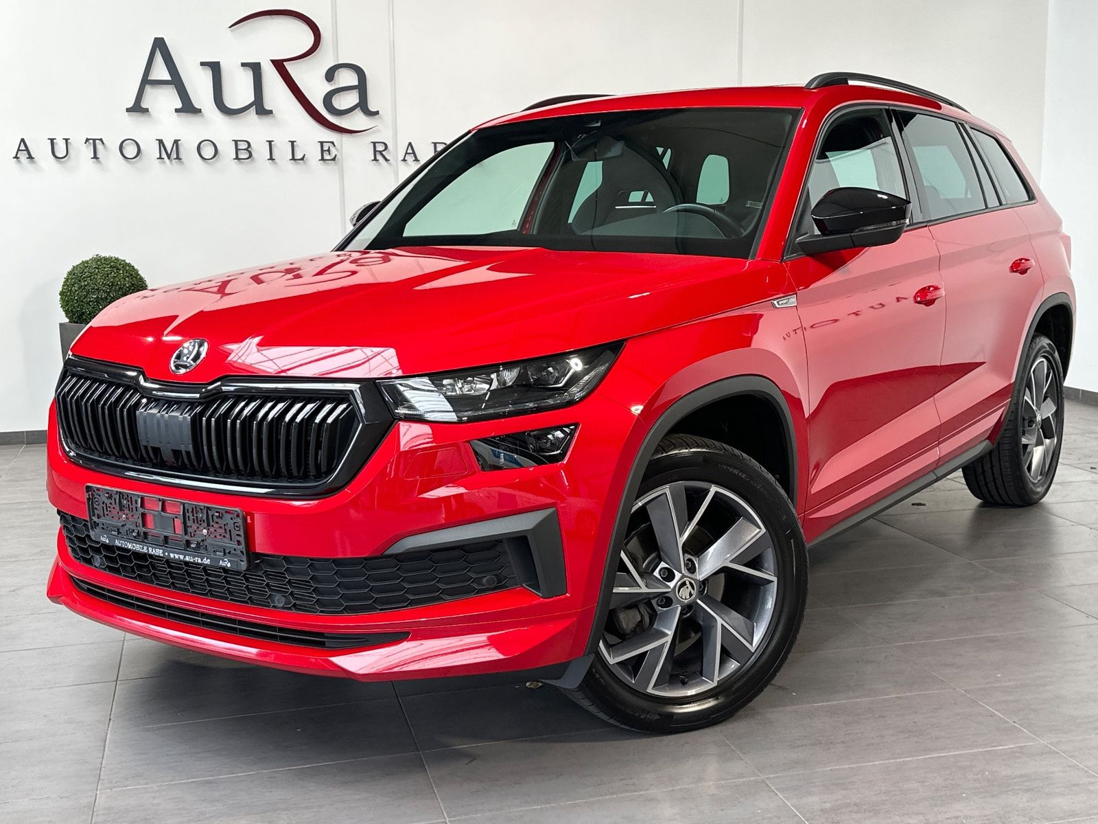 Fahrzeugabbildung SKODA Kodiaq Sportline 4x4 NAV+LED+PANO+AHK+ACC+19ZOLL