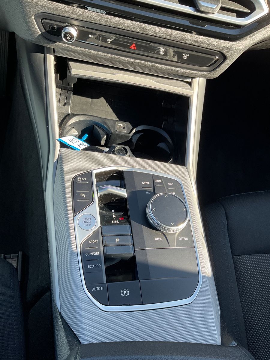 Fahrzeugabbildung BMW 320d xDrive Touring Auto,LED,Navi,CarPlay,Spur