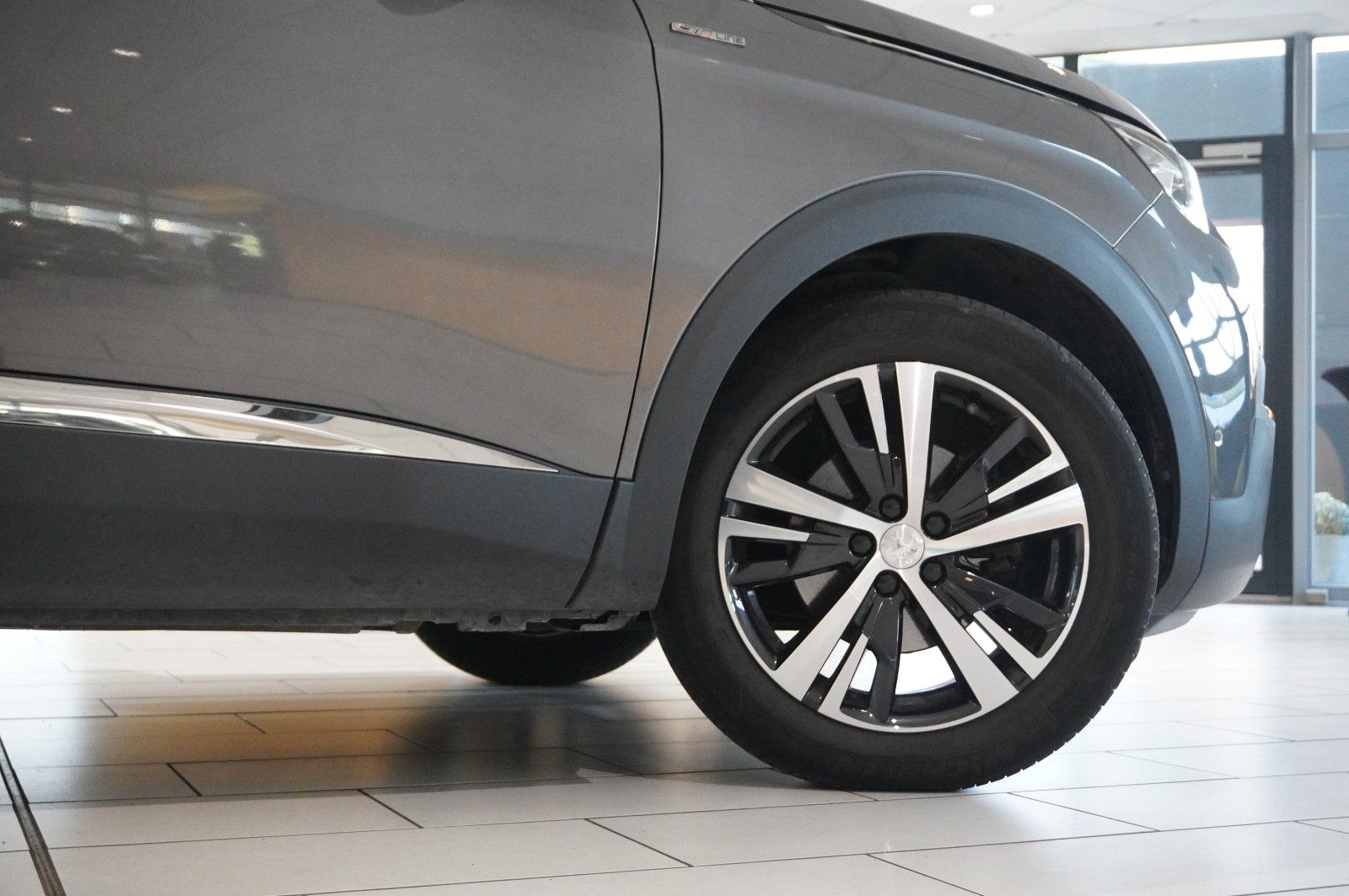 Fahrzeugabbildung Peugeot 5008 1.2T ALLURE GT-LINE 7-SITZ NAVI/LED/KAMERA