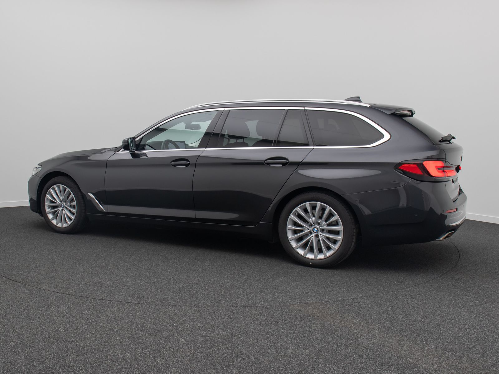 Fahrzeugabbildung BMW 540i xD Luxury Line ACC DispKey DAB Panorama HUD